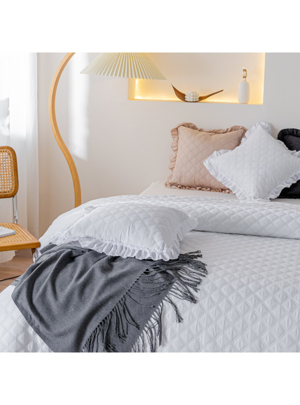 NARZUTA NA ŁÓZKO 200x220 PIKOWANA Z FALBANKĄ BIAŁA BIEL