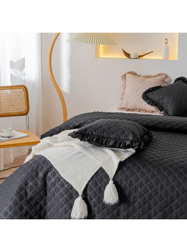 NARZUTA NA ŁÓZKO 200x220 PIKOWANA Z FALBANKĄ CZARNA