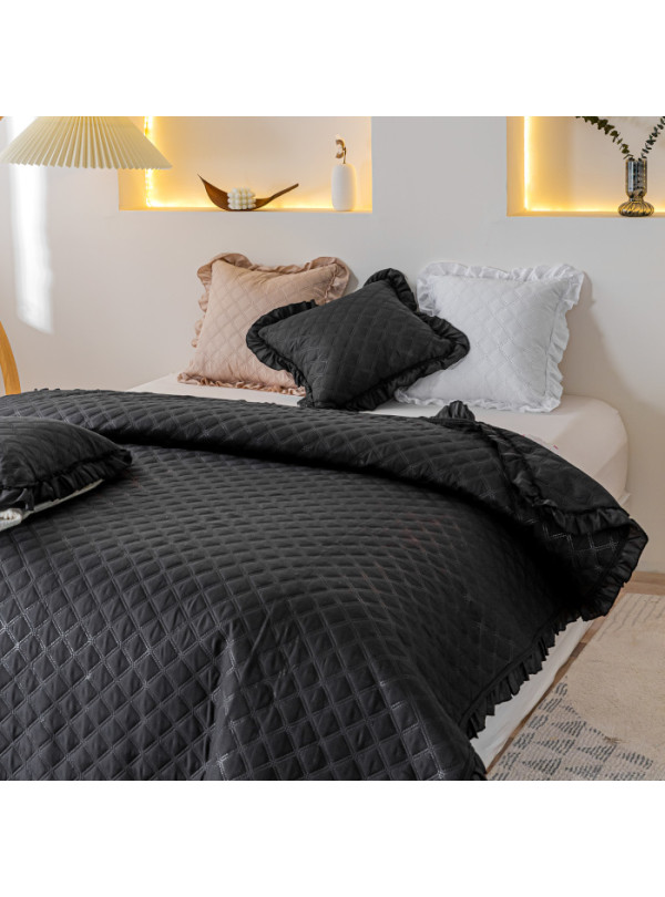NARZUTA NA ŁÓZKO 200x220 PIKOWANA Z FALBANKĄ CZARNA